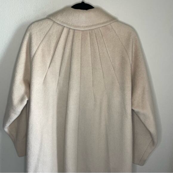 Vintage Cream Women's Coat - Picture 14 of 14